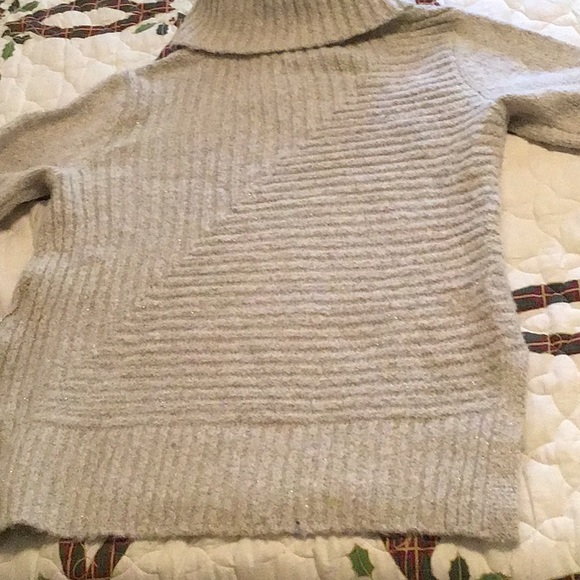 Sweater - Picture 4 of 4
